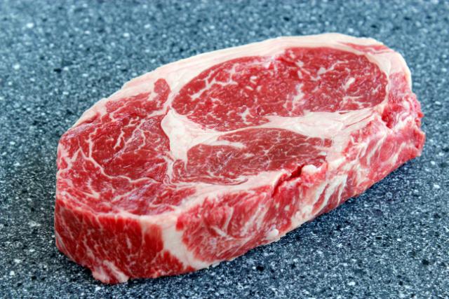 Okseribeye i Steak Angus Korn Australien