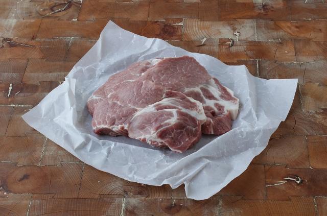 Svinenakkekotelet sous vide rå